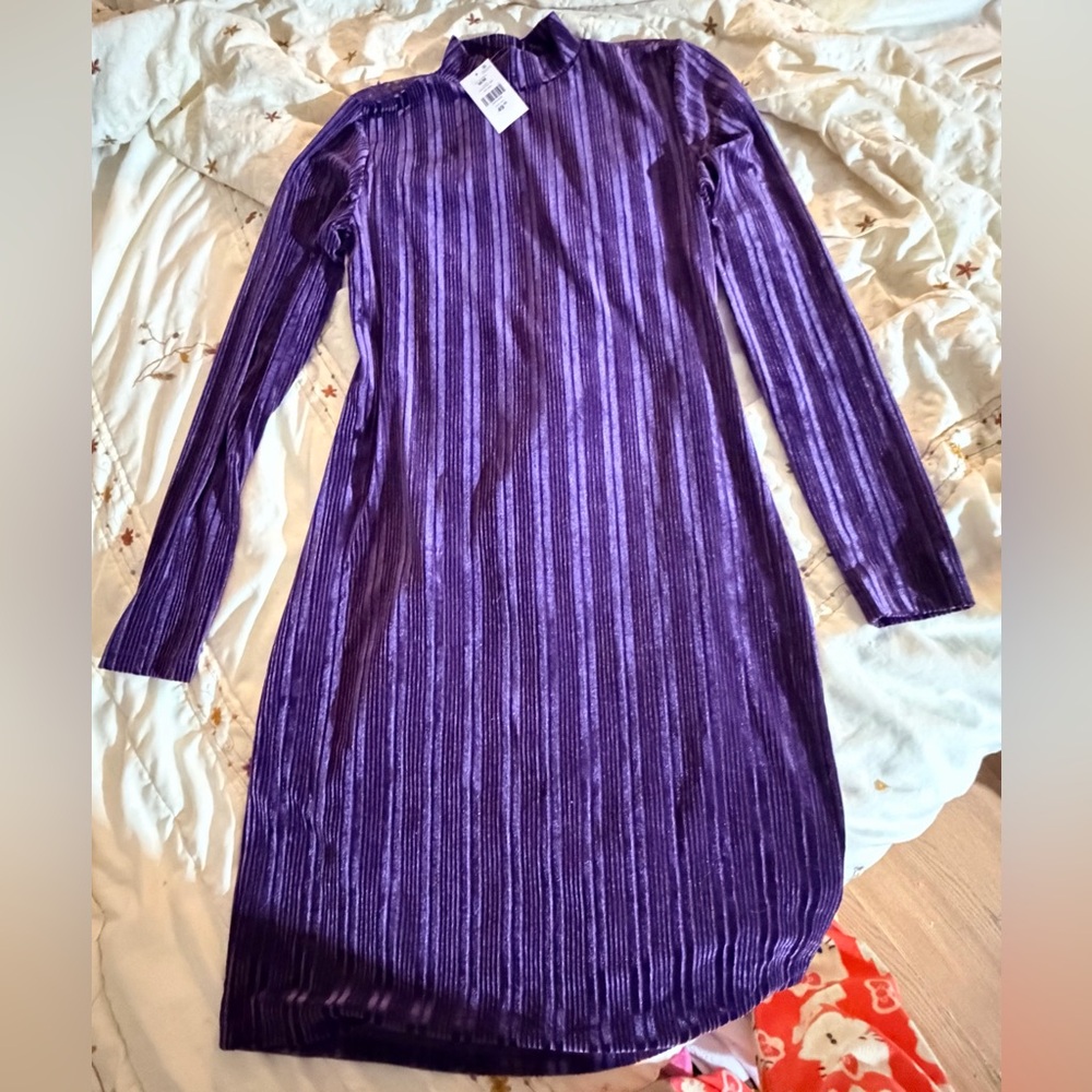 Suzy Shier Purple velvet long Sleeve Dress open back